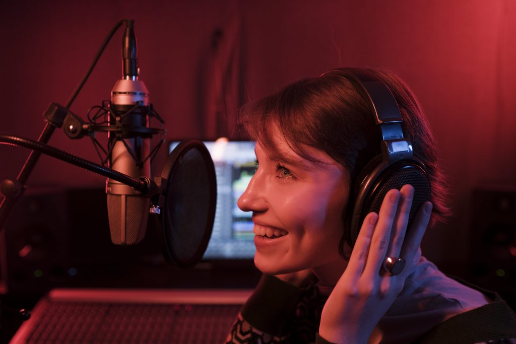 What are the benefits of voice over artist